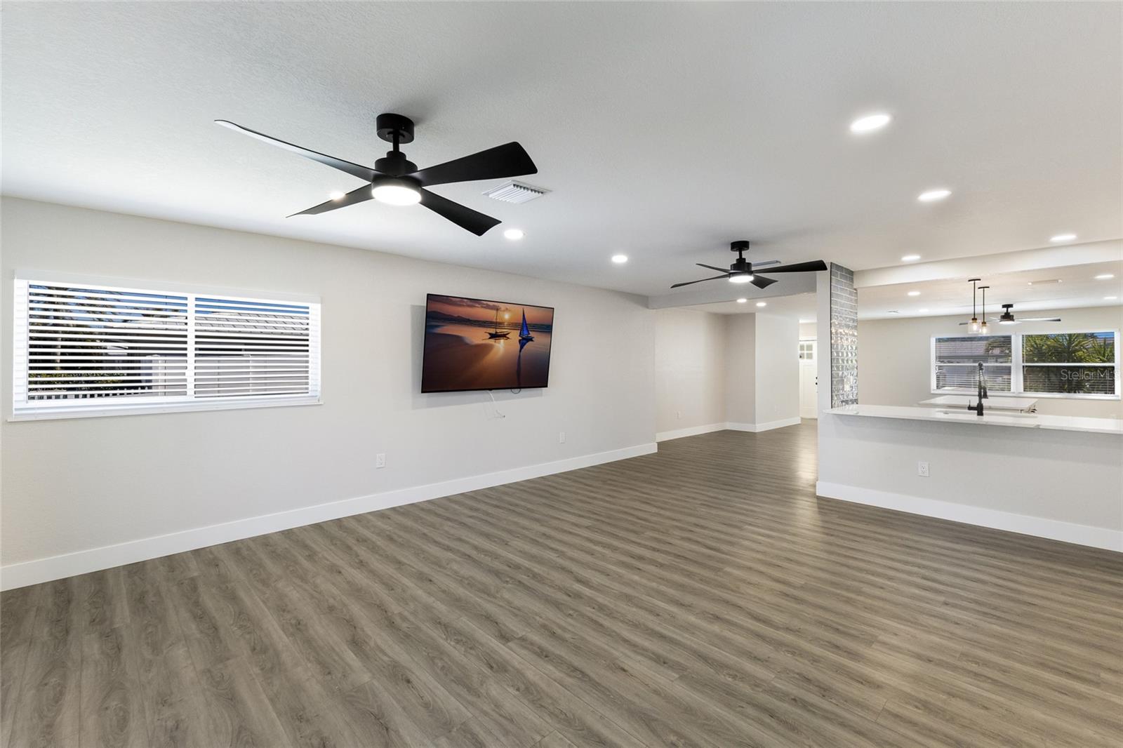 Image 44 of 57 For 10316 Kingfisher Road W