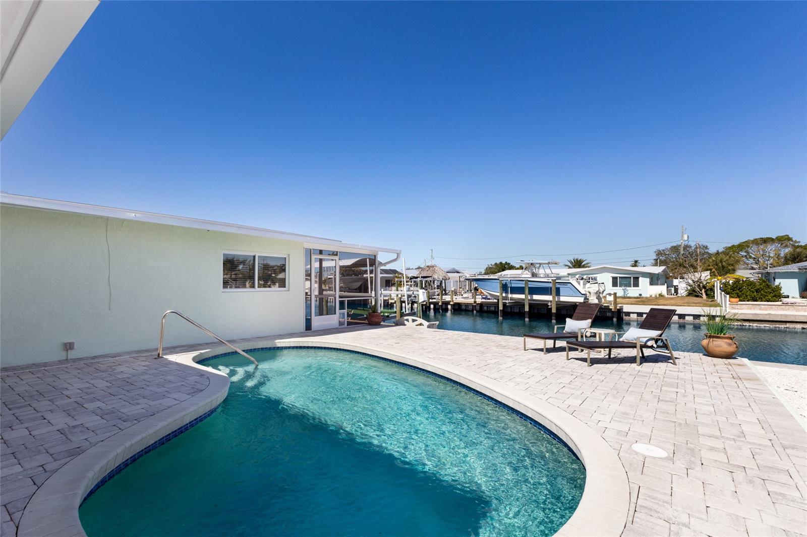 Image 55 of 57 For 10316 Kingfisher Road W