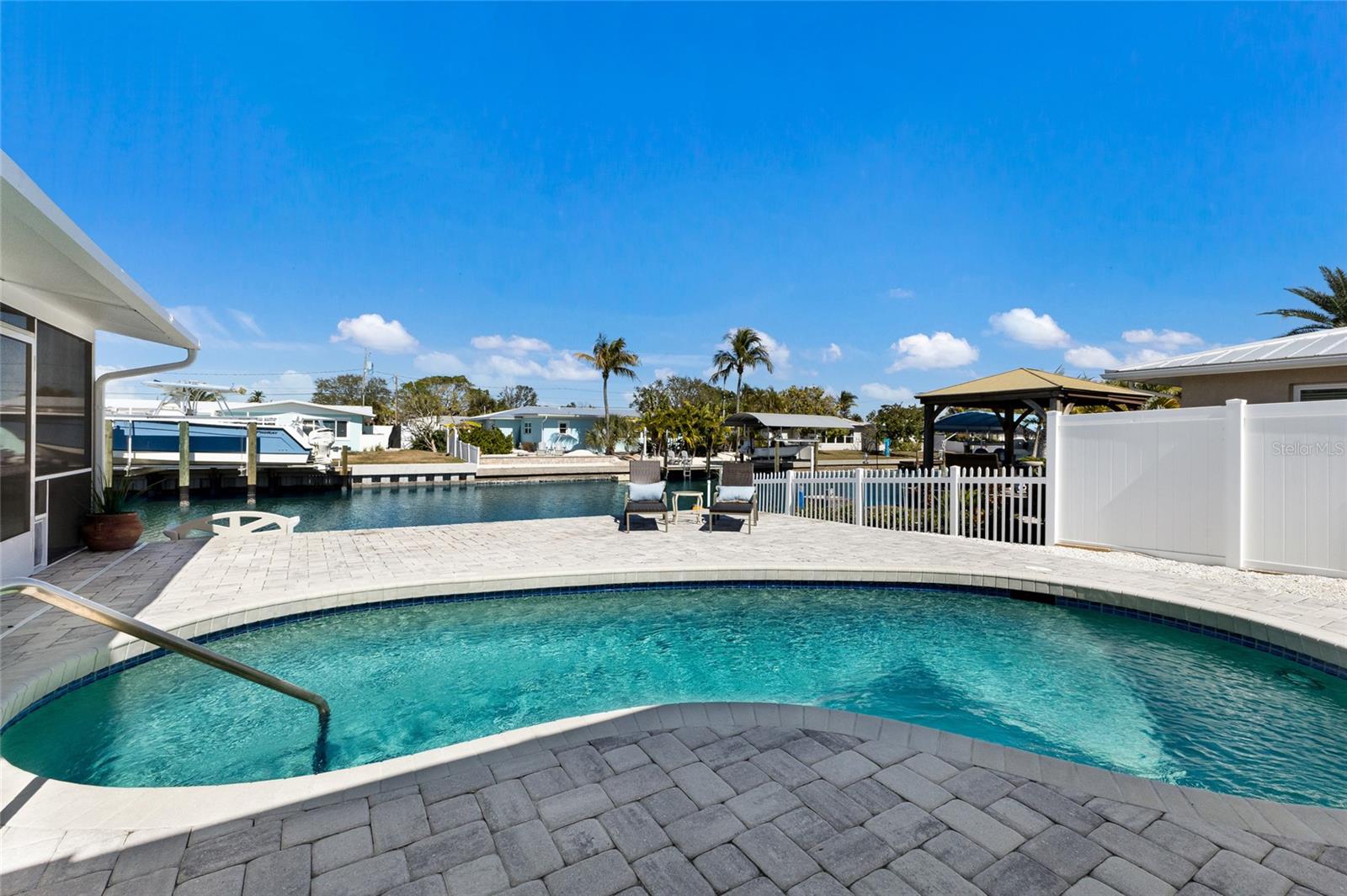 Image 56 of 57 For 10316 Kingfisher Road W