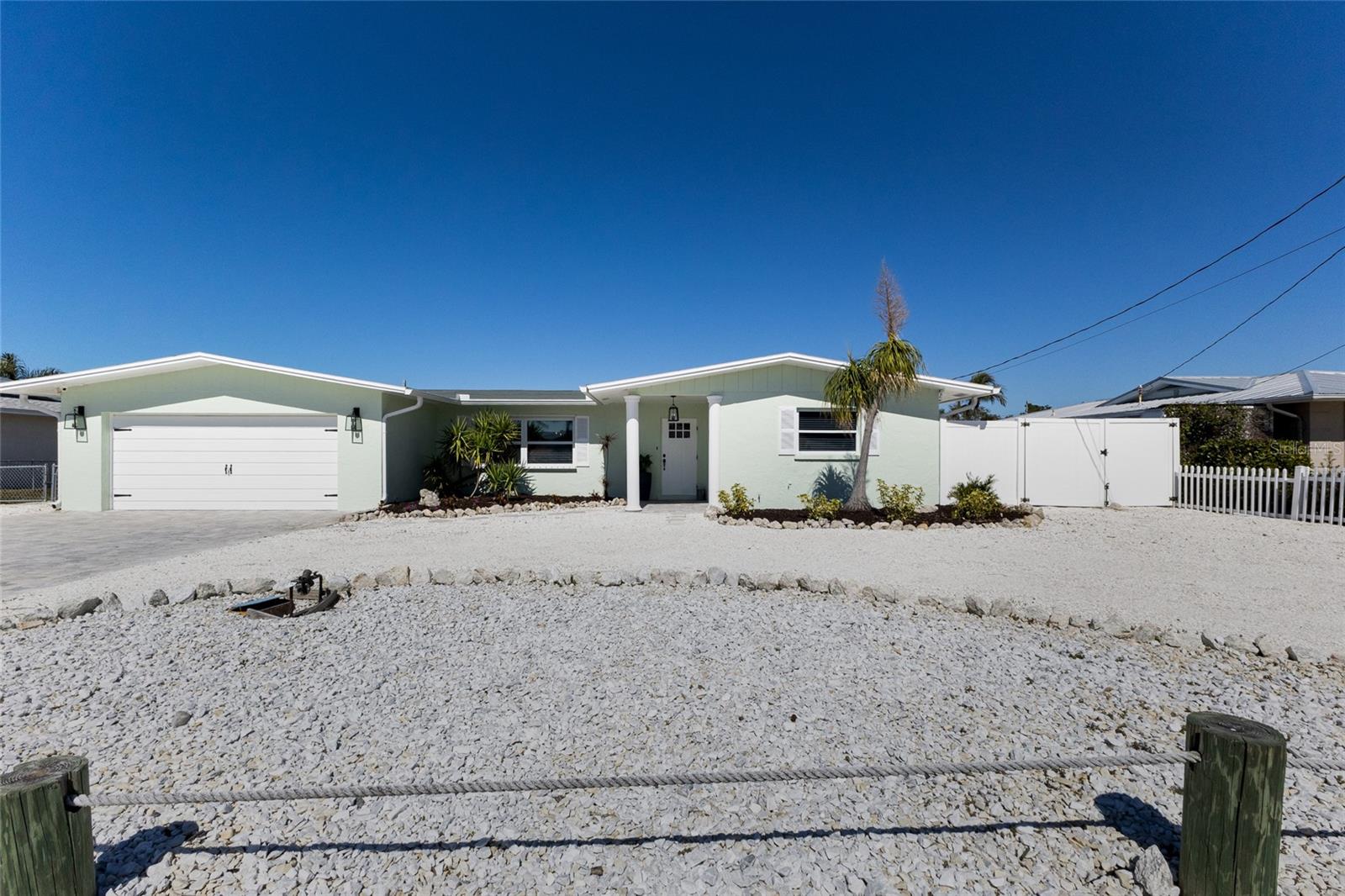 Image 6 of 57 For 10316 Kingfisher Road W