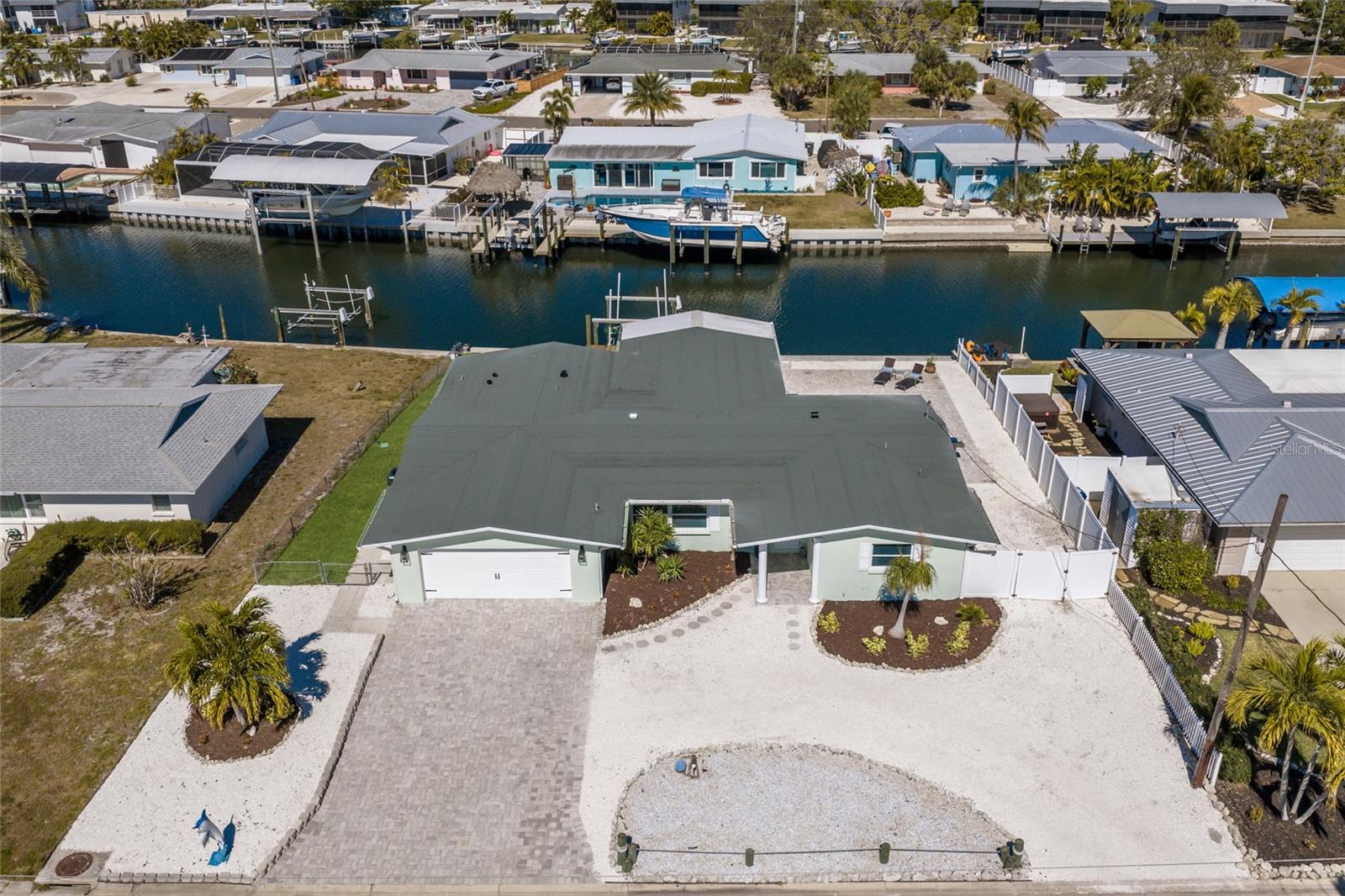 Image 8 of 57 For 10316 Kingfisher Road W