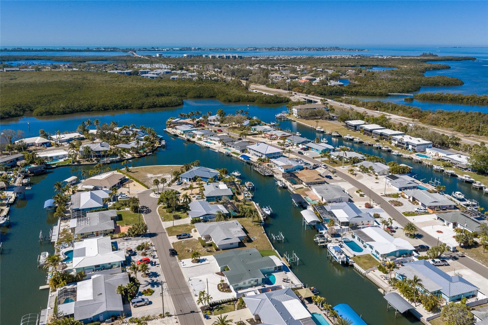 Image 9 of 57 For 10316 Kingfisher Road W