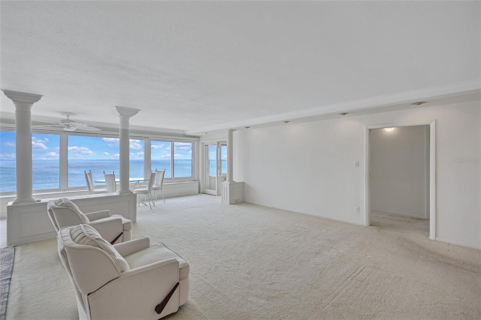 Image 16 of 78 For 6140 Midnight Pass Road 904