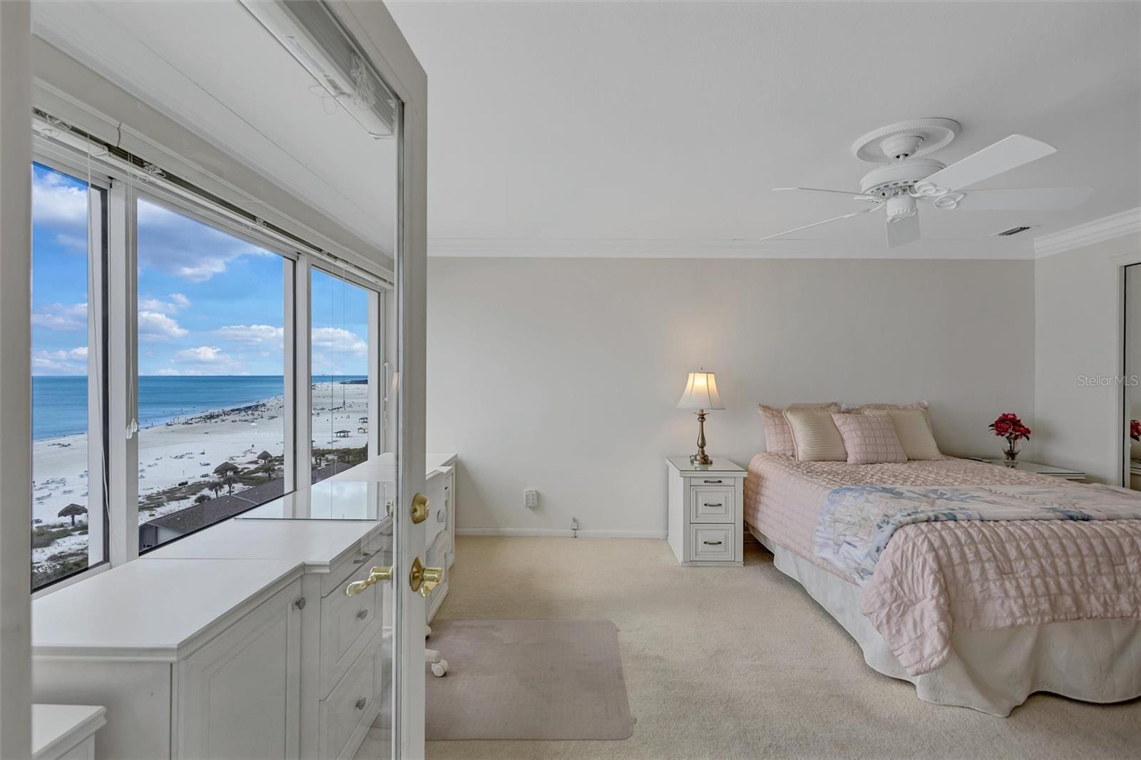 Image 19 of 78 For 6140 Midnight Pass Road 904