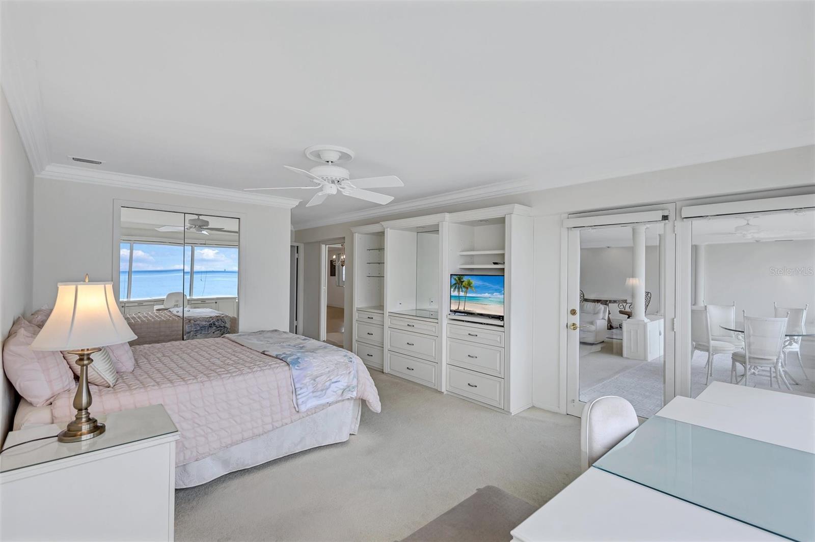 Image 21 of 78 For 6140 Midnight Pass Road 904