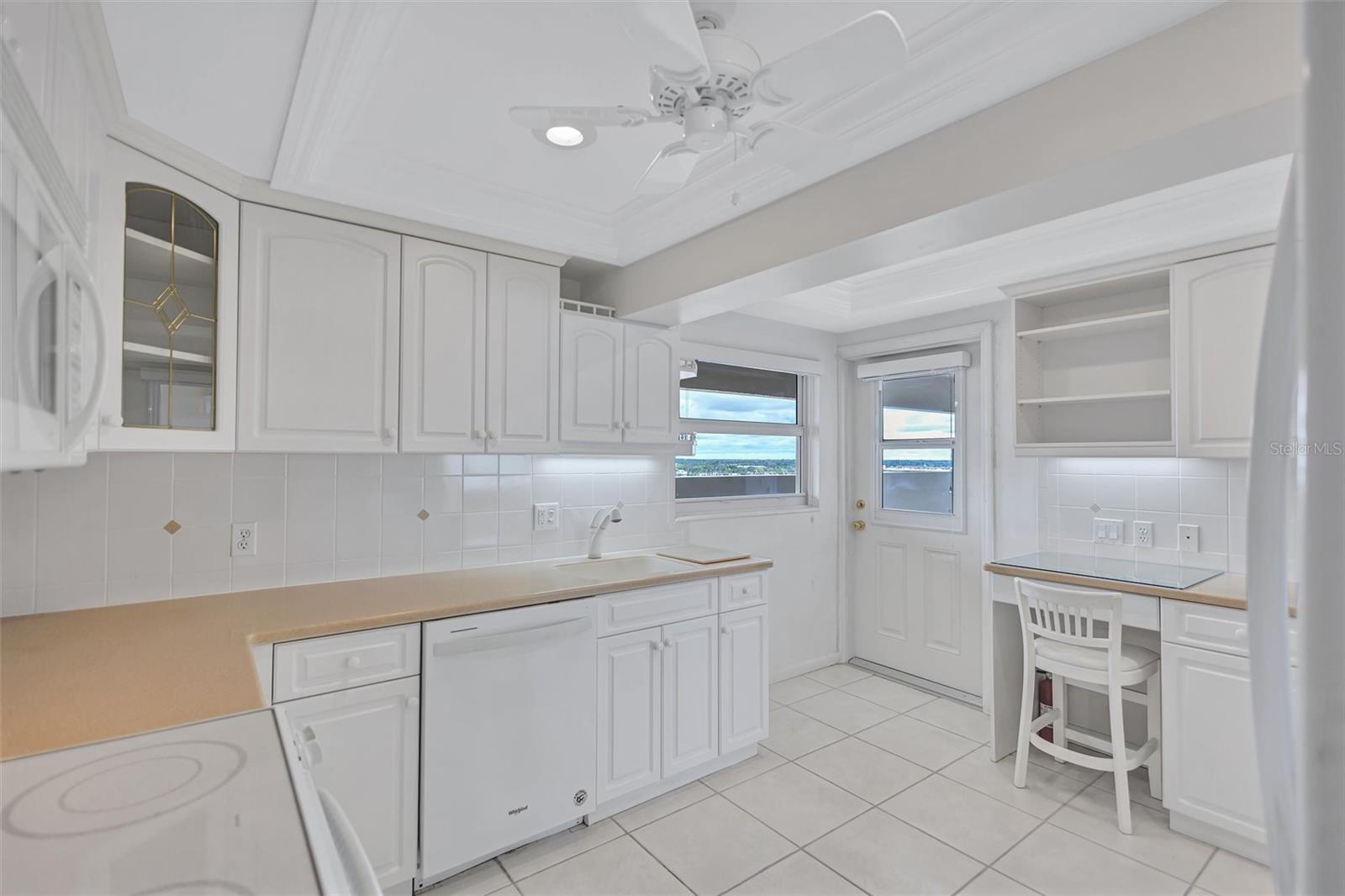 Image 31 of 78 For 6140 Midnight Pass Road 904