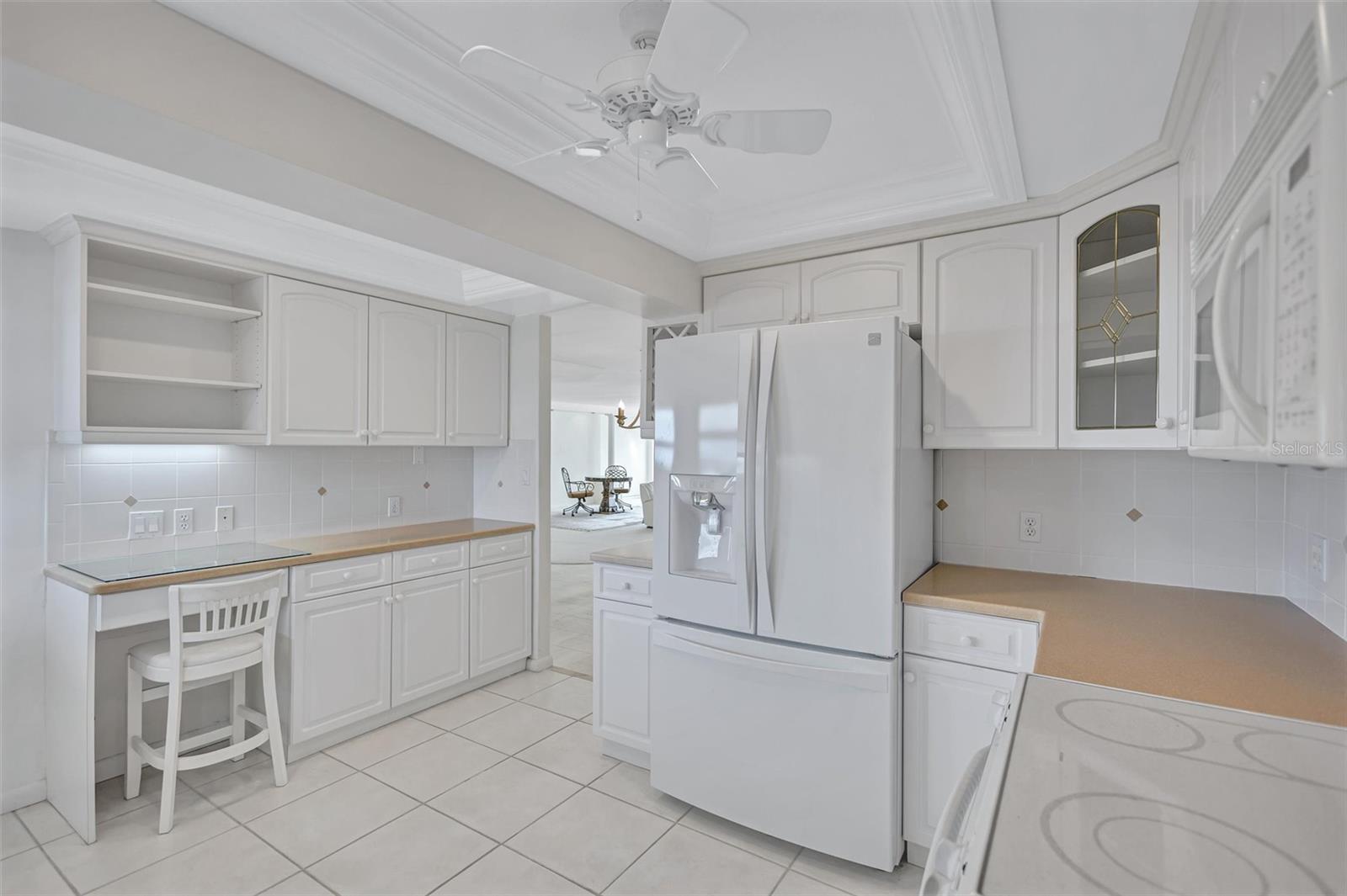 Image 32 of 78 For 6140 Midnight Pass Road 904