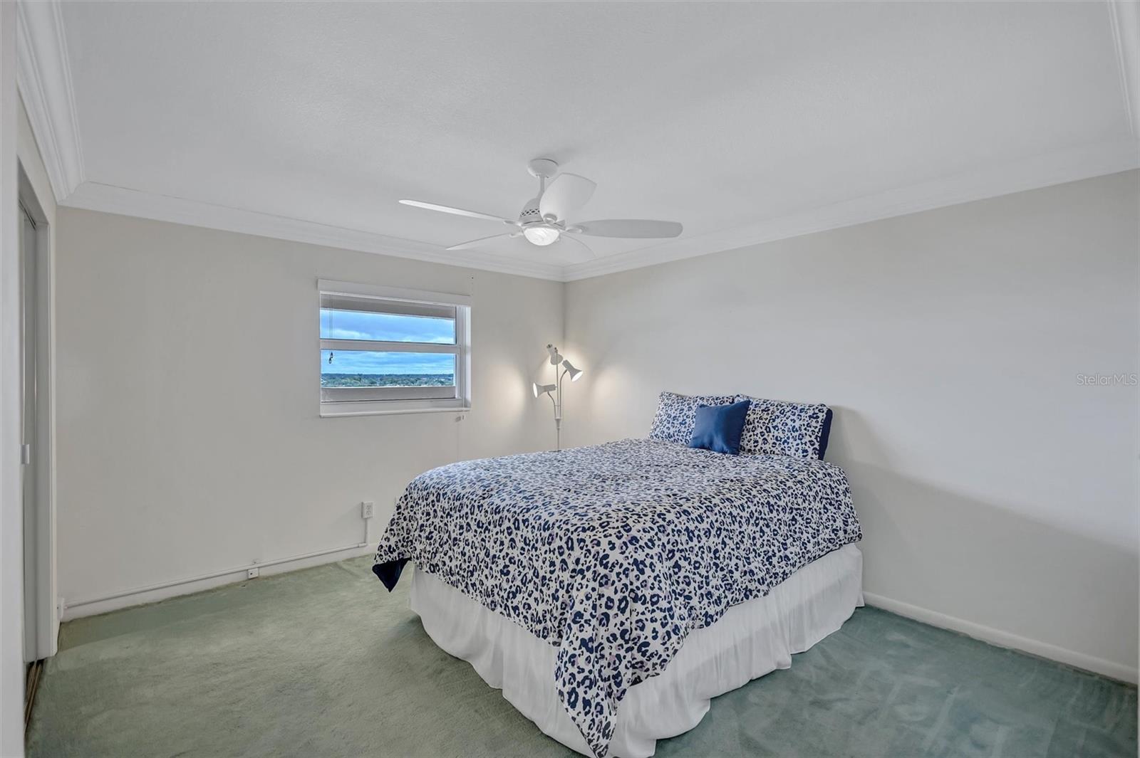 Image 34 of 78 For 6140 Midnight Pass Road 904