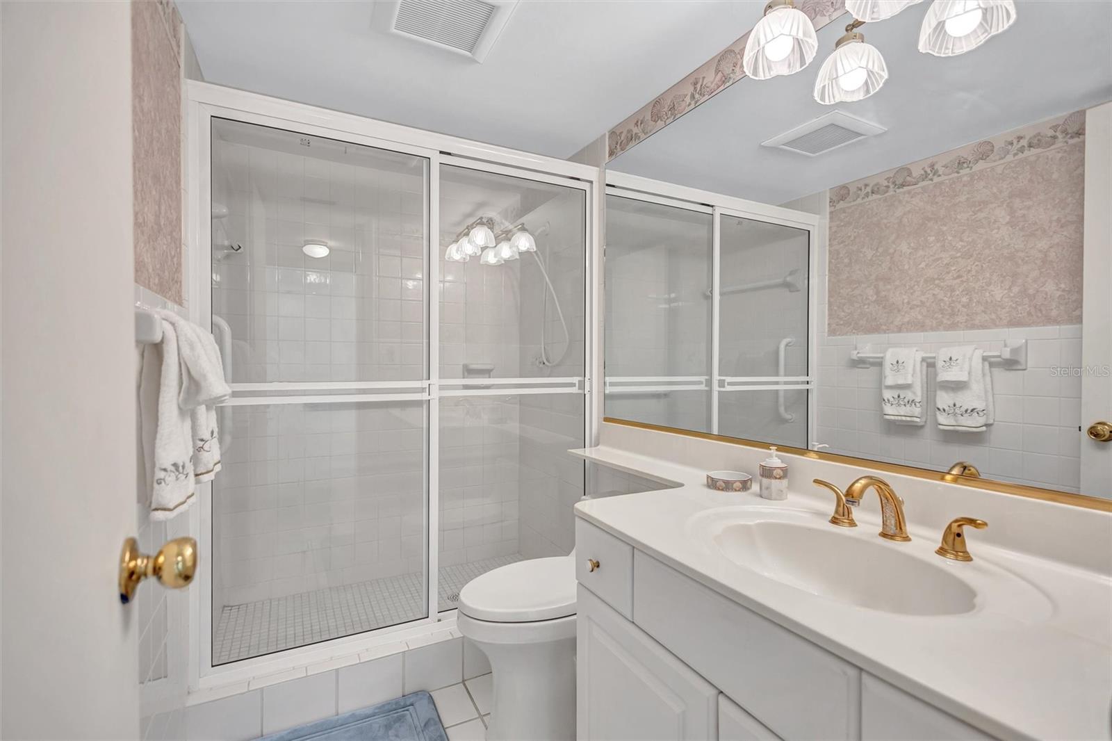 Image 36 of 78 For 6140 Midnight Pass Road 904