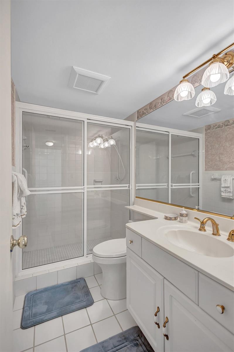 Image 37 of 78 For 6140 Midnight Pass Road 904