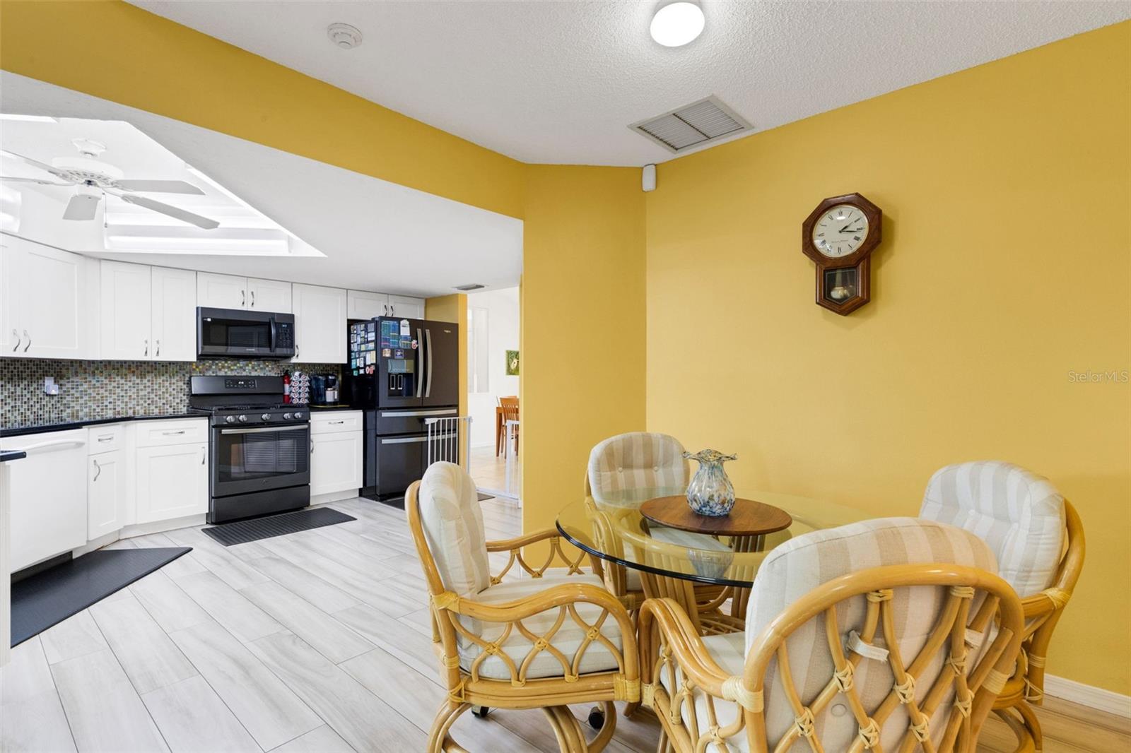 Image 16 of 67 For 5836 Helen Way