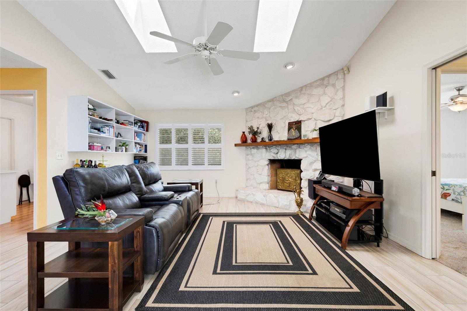 Image 22 of 67 For 5836 Helen Way