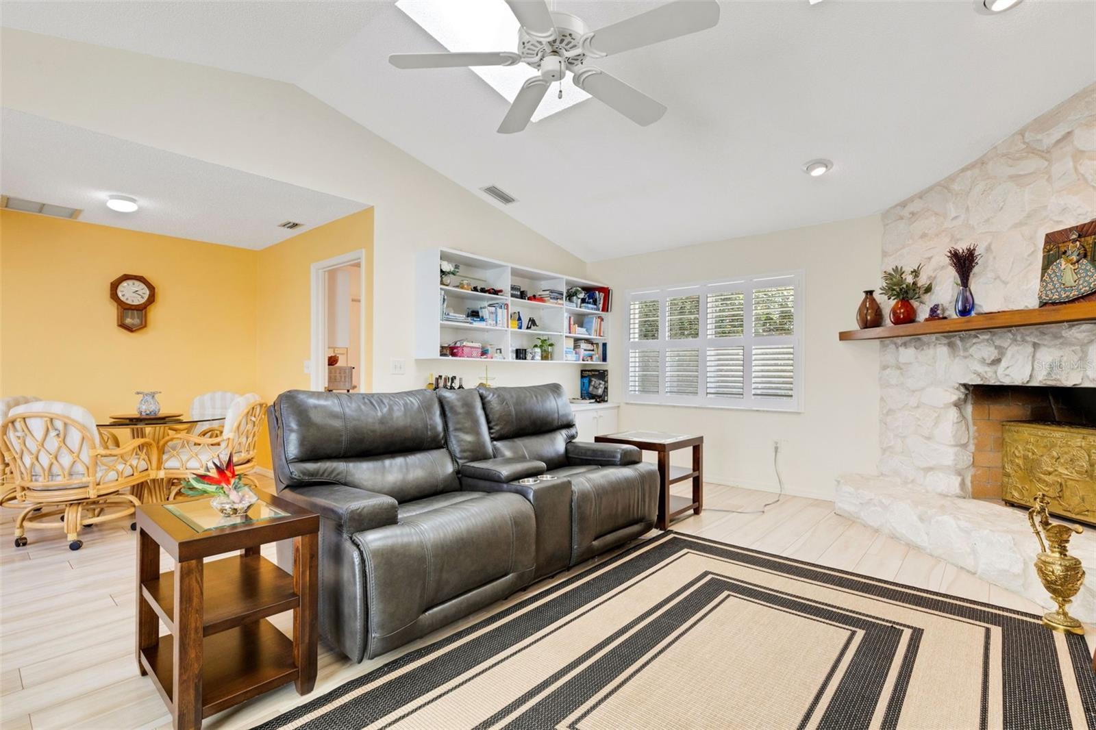 Image 23 of 67 For 5836 Helen Way