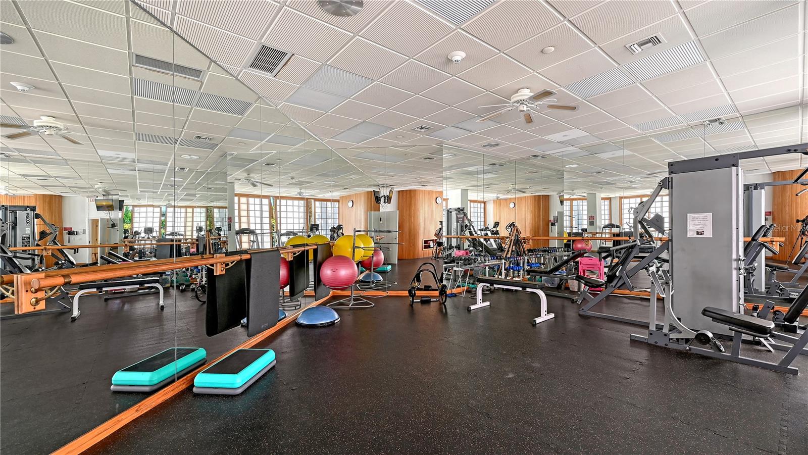 Image 37 of 45 For 1211 Gulf Of Mexico Drive 610