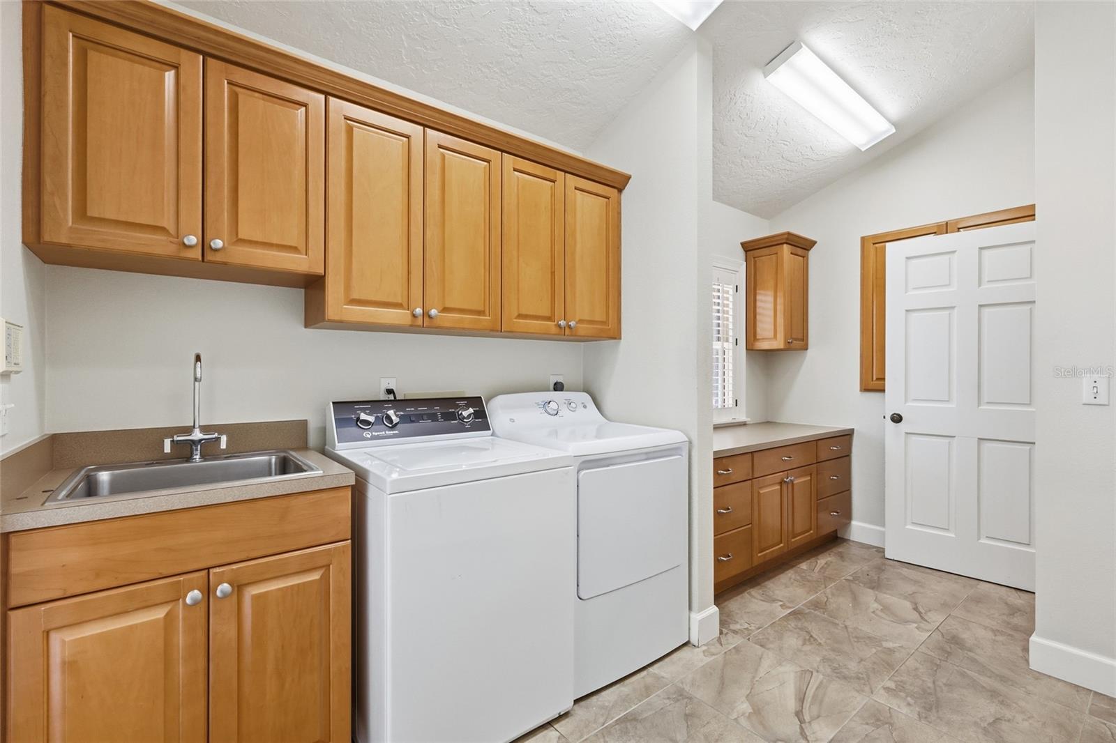 Image 28 of 79 For 1400 99th Street Nw