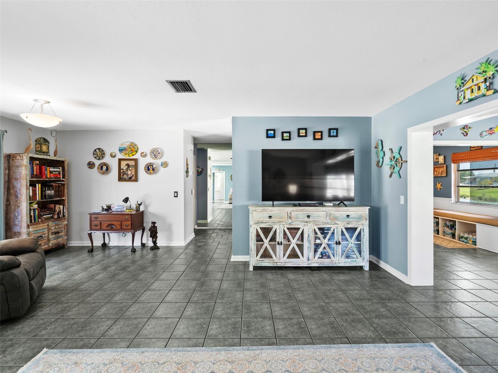 Image 28 of 53 For 1260 Lakeside Drive