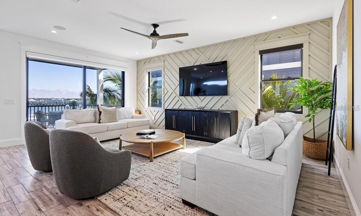 Image 10 of 81 For 203 Bay Drive N