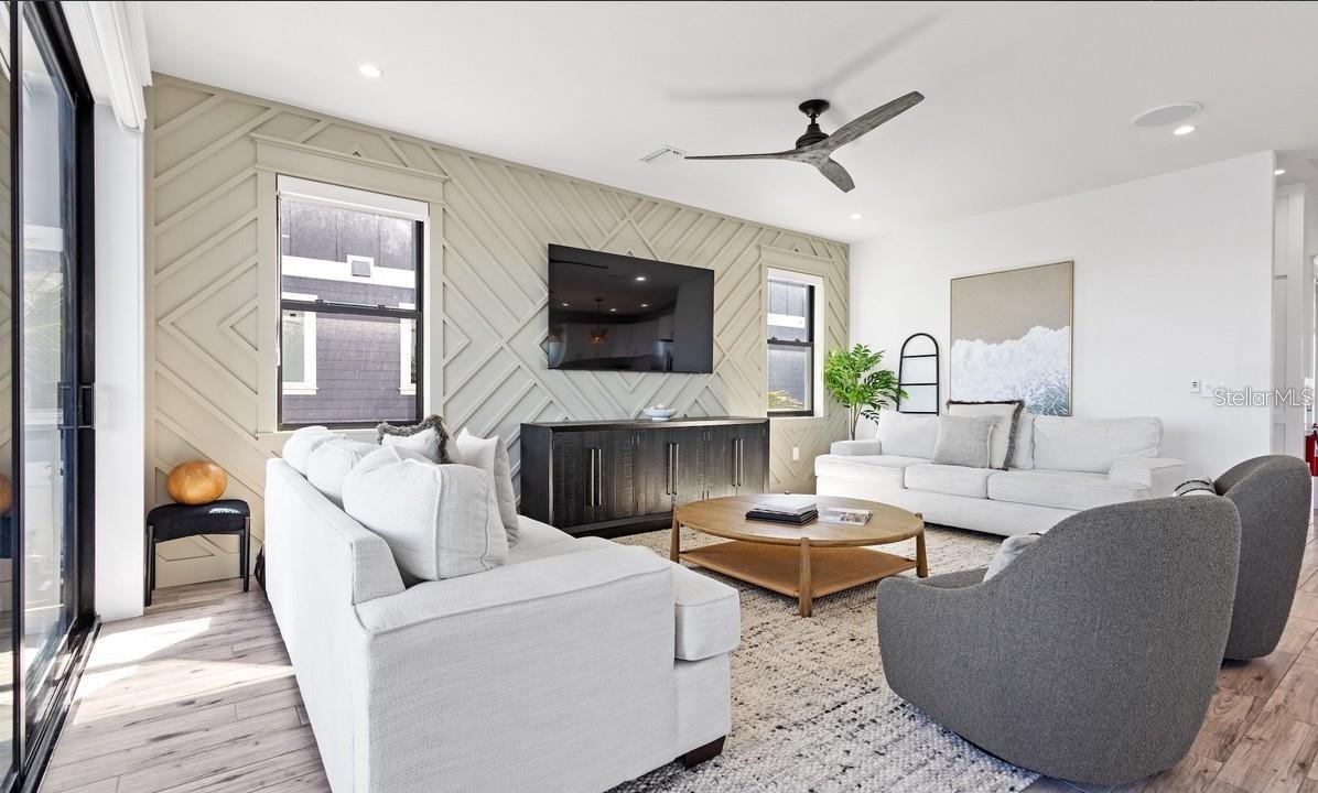 Image 11 of 81 For 203 Bay Drive N