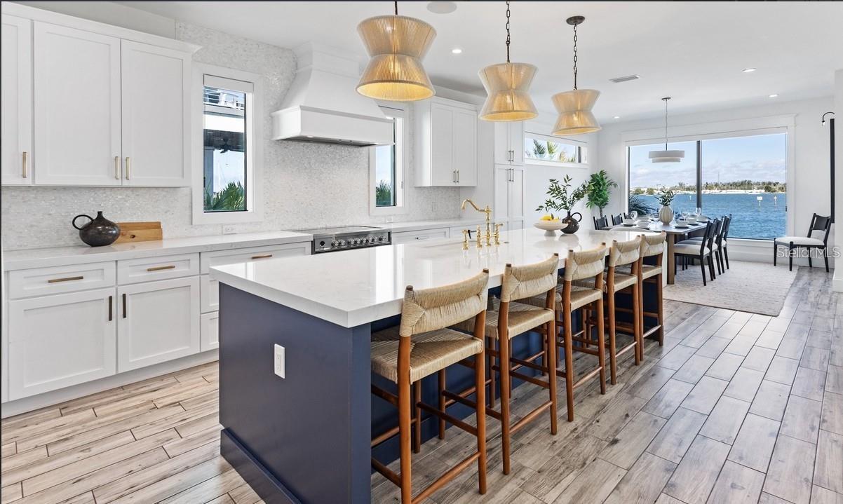 Image 13 of 81 For 203 Bay Drive N