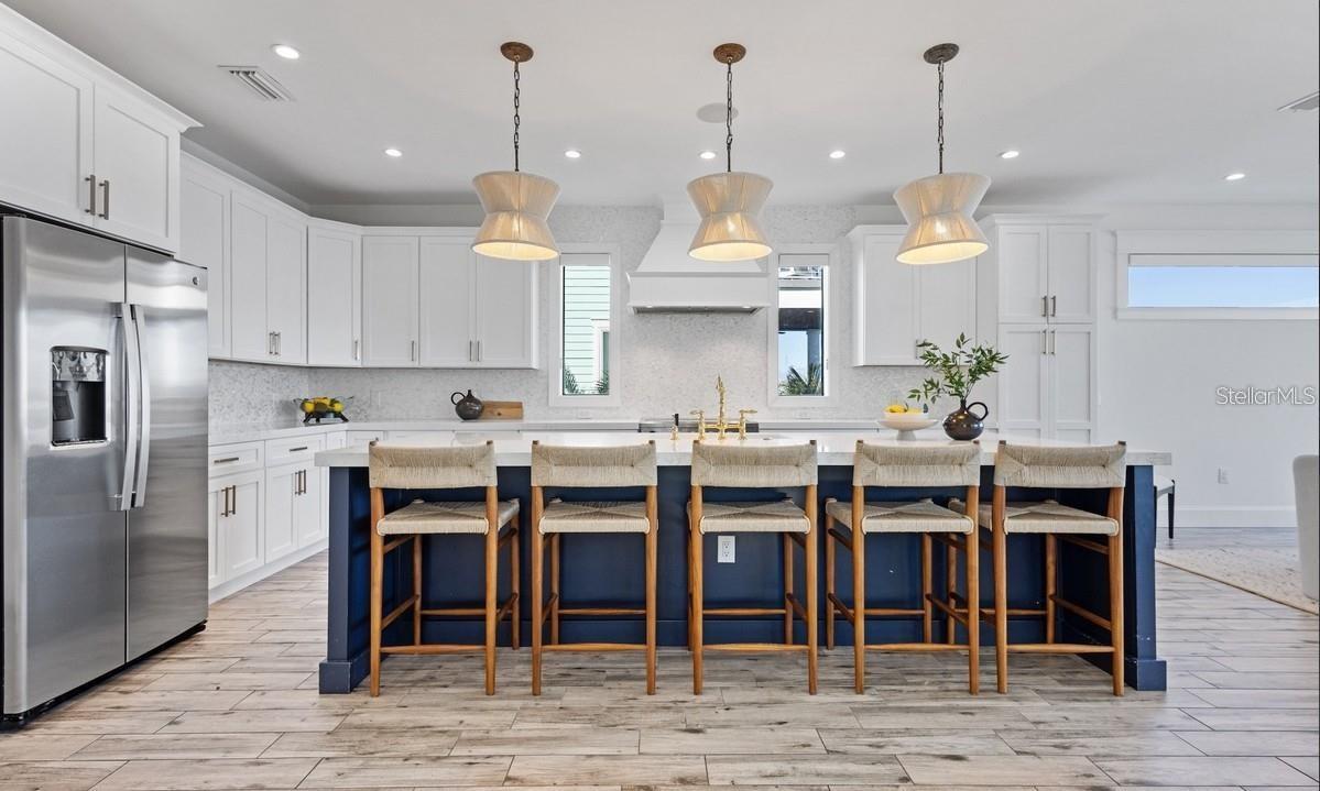 Image 15 of 81 For 203 Bay Drive N