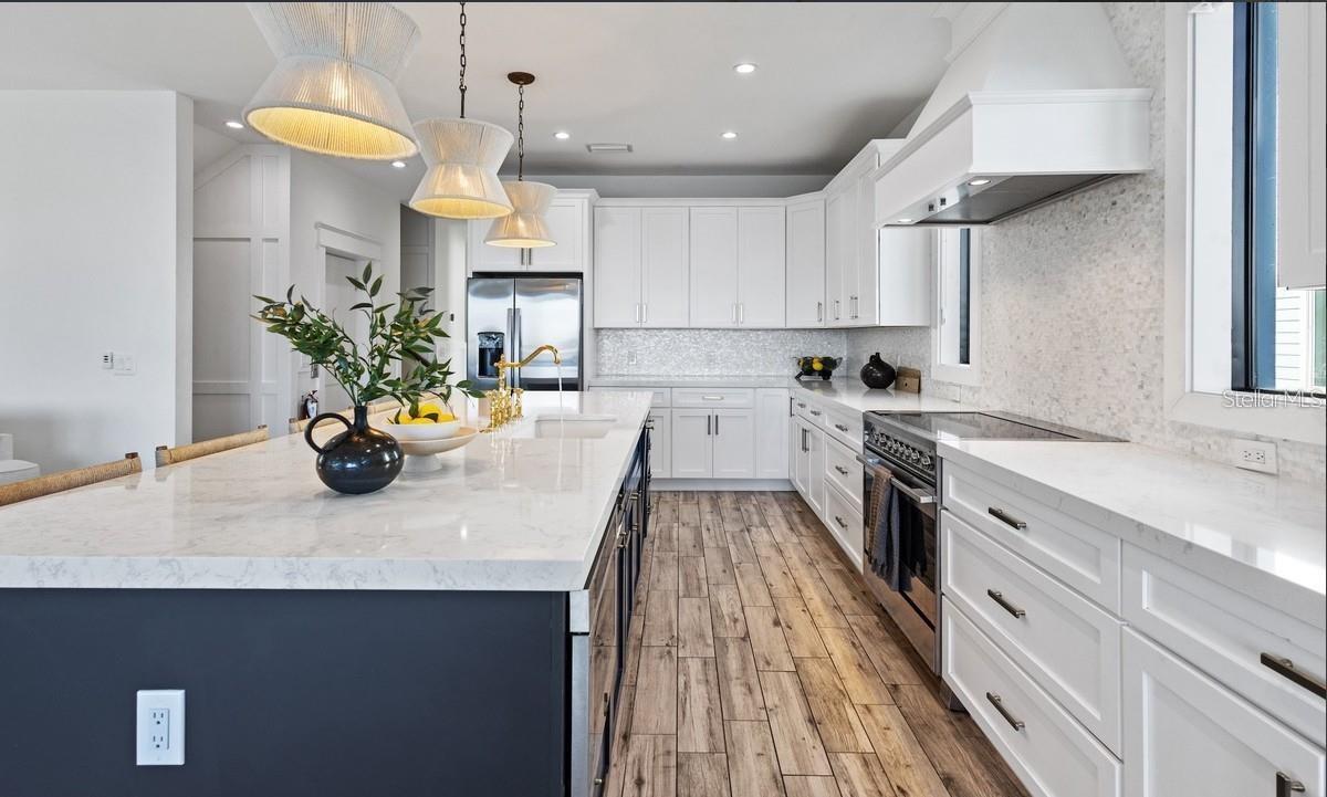 Image 16 of 81 For 203 Bay Drive N