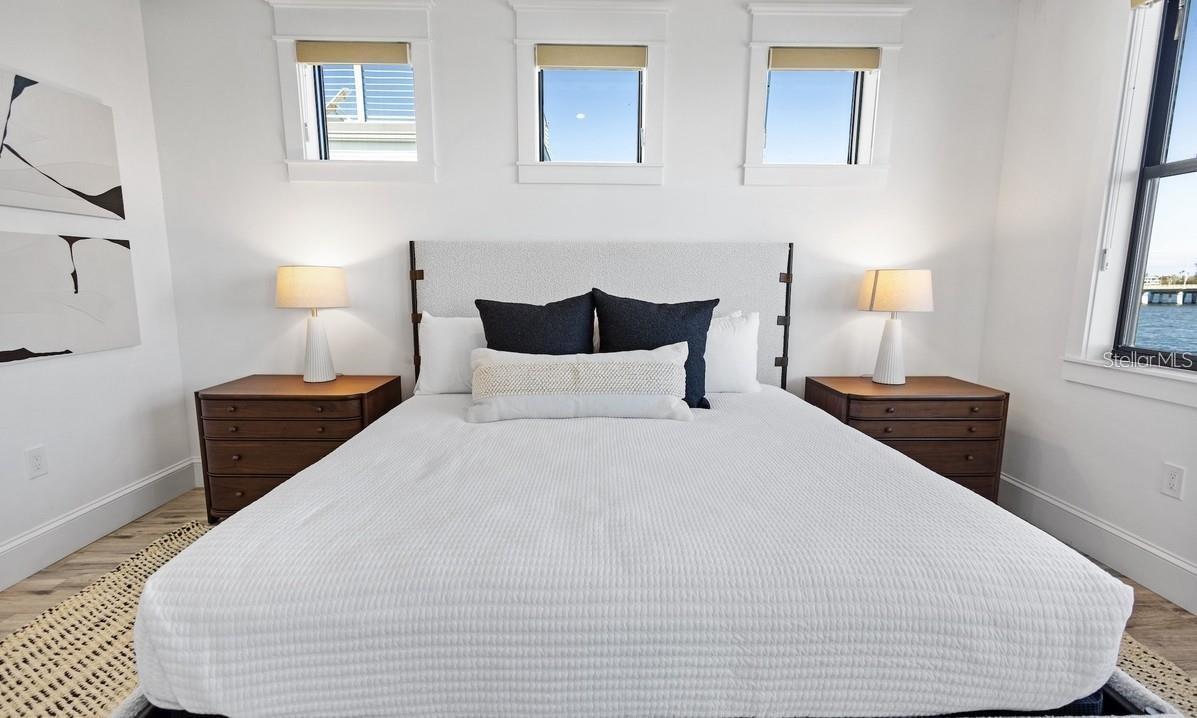 Image 21 of 81 For 203 Bay Drive N