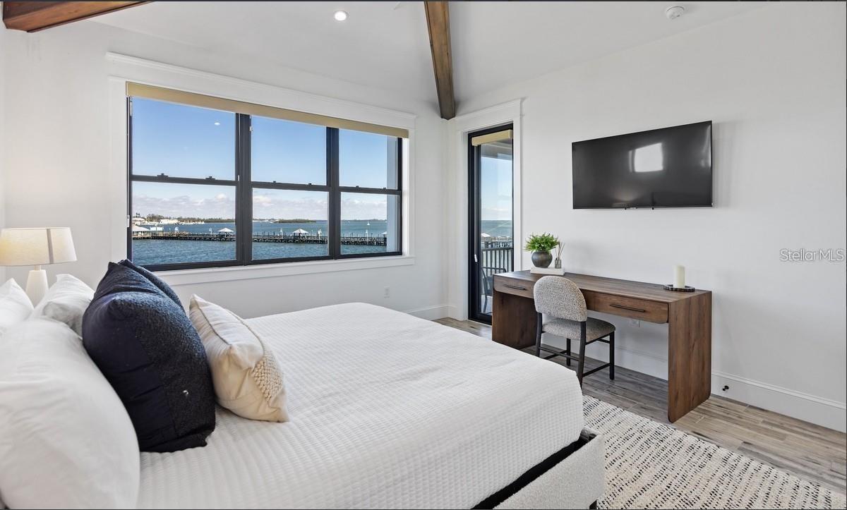 Image 23 of 81 For 203 Bay Drive N