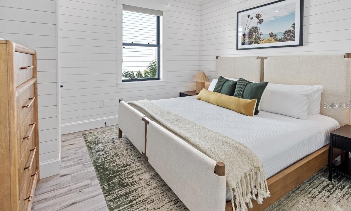 Image 29 of 81 For 203 Bay Drive N