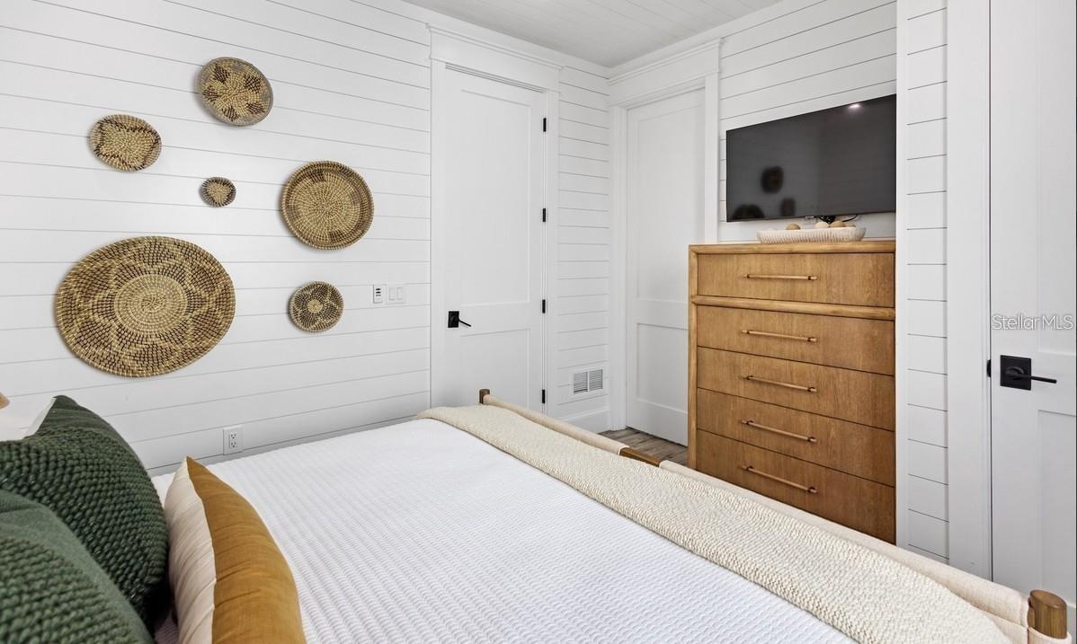 Image 30 of 81 For 203 Bay Drive N