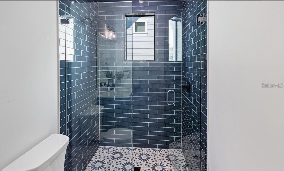 Image 32 of 81 For 203 Bay Drive N