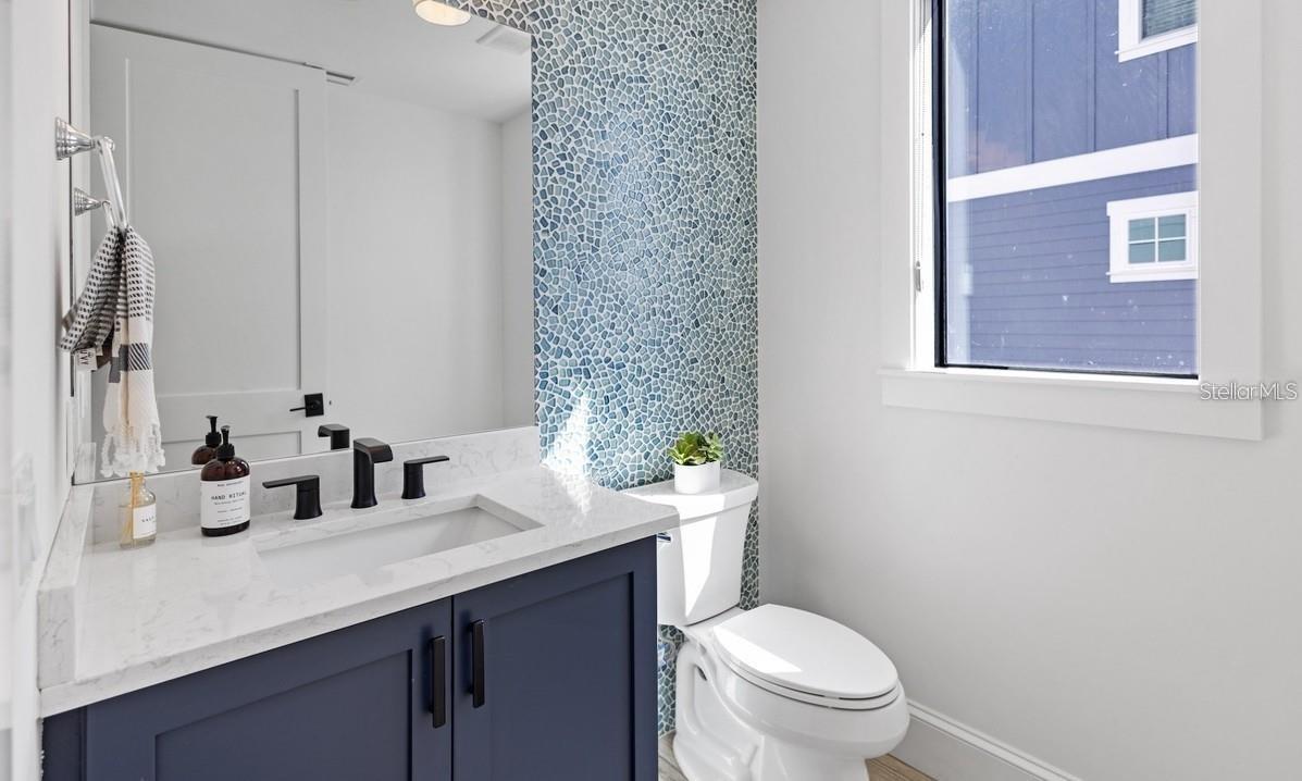 Image 33 of 81 For 203 Bay Drive N