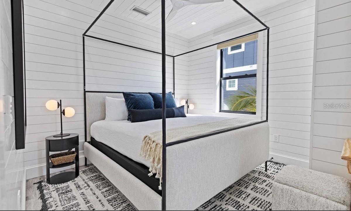 Image 34 of 81 For 203 Bay Drive N