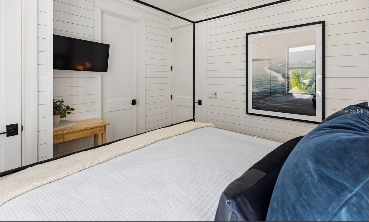 Image 36 of 81 For 203 Bay Drive N