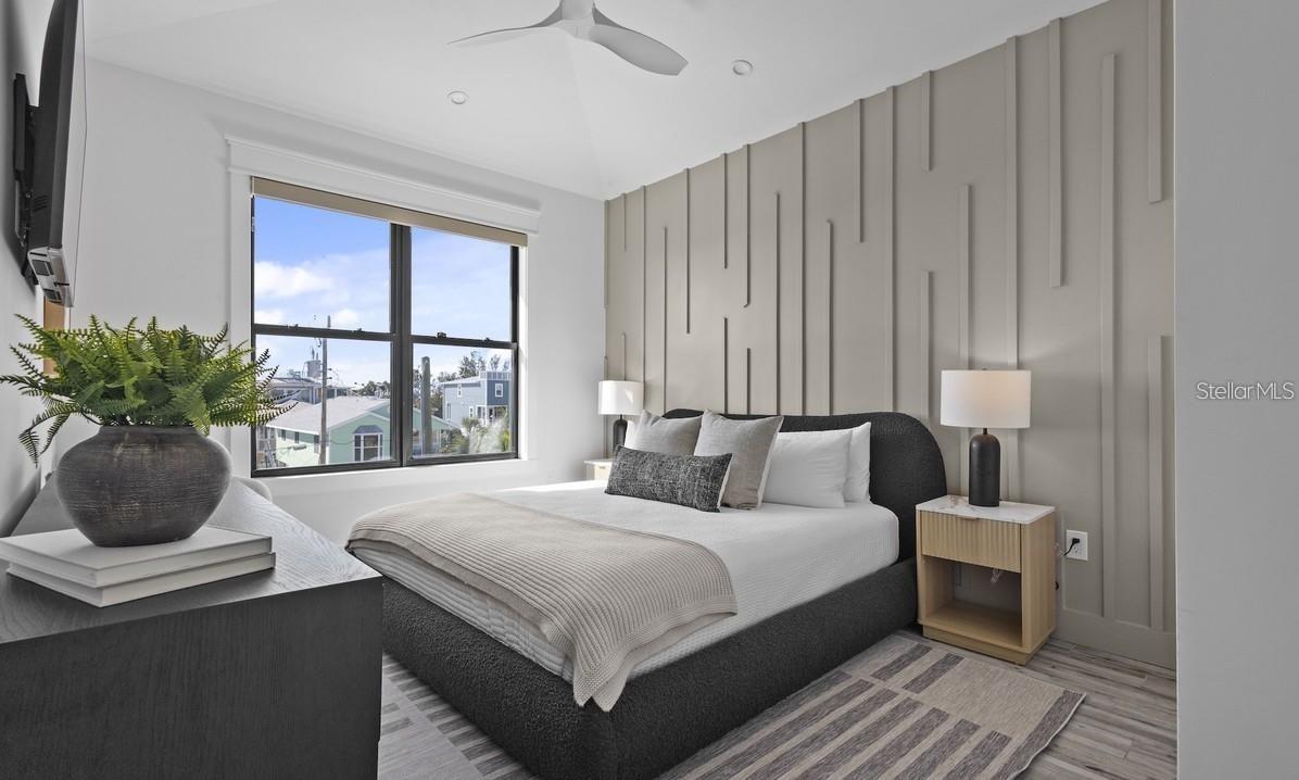 Image 47 of 81 For 203 Bay Drive N