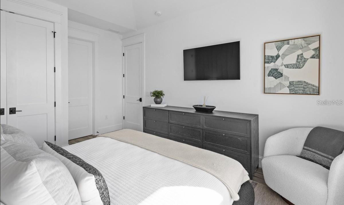 Image 48 of 81 For 203 Bay Drive N