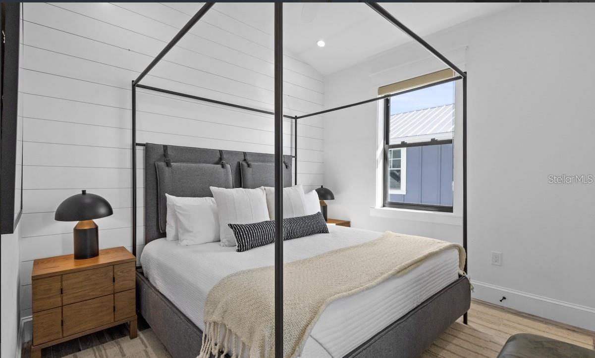 Image 52 of 81 For 203 Bay Drive N