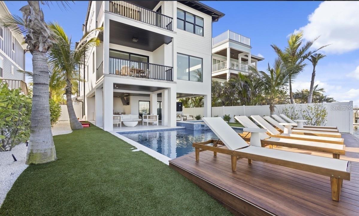 Image 63 of 81 For 203 Bay Drive N