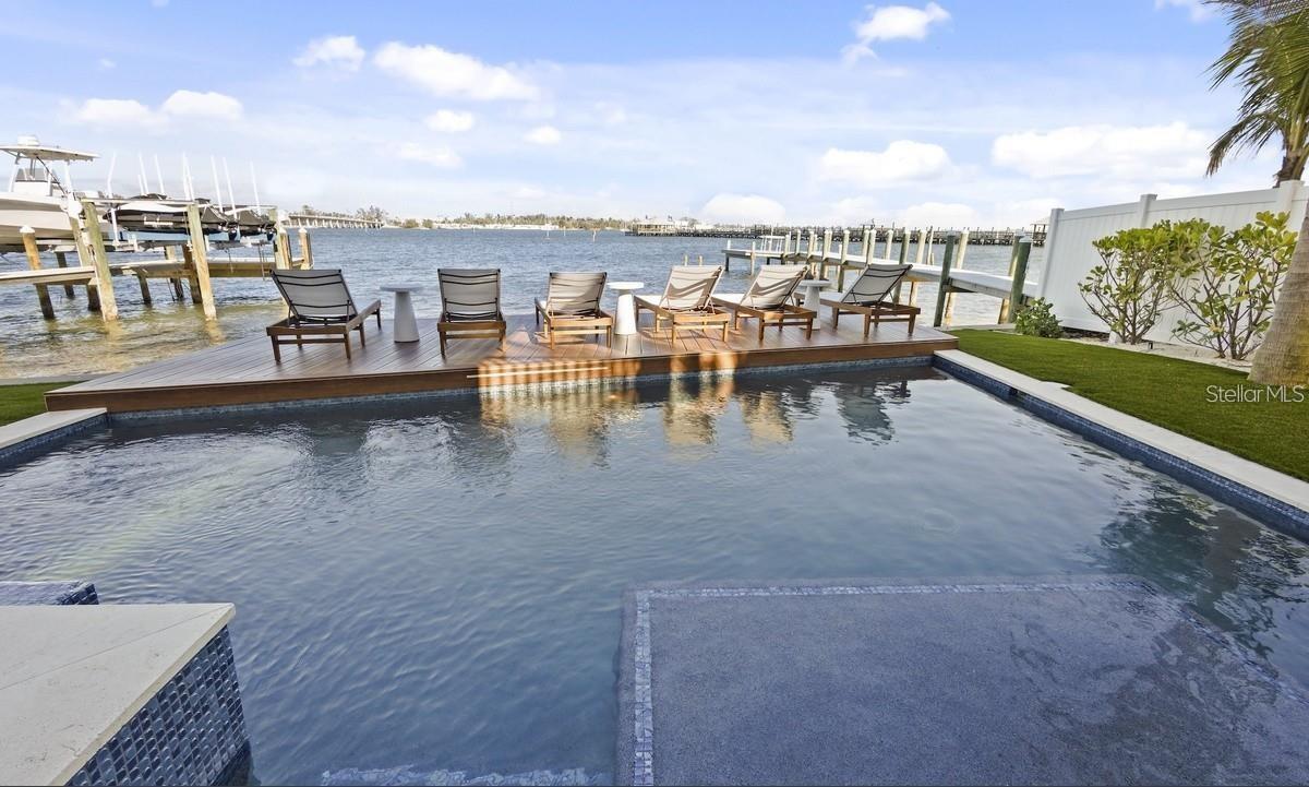 Image 66 of 81 For 203 Bay Drive N