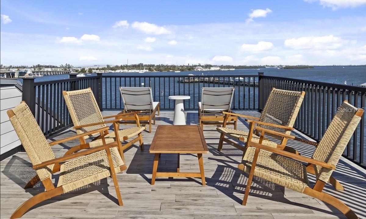 Image 8 of 81 For 203 Bay Drive N