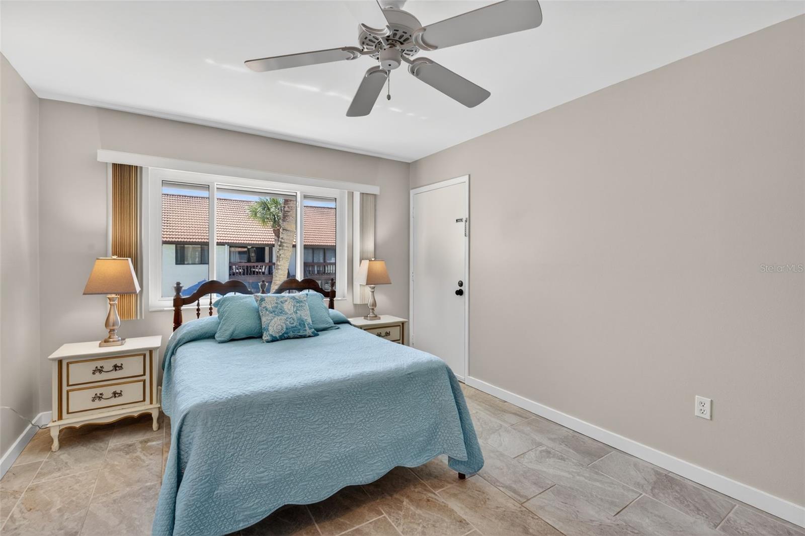 Image 17 of 43 For 1632 Stickney Point Road 201