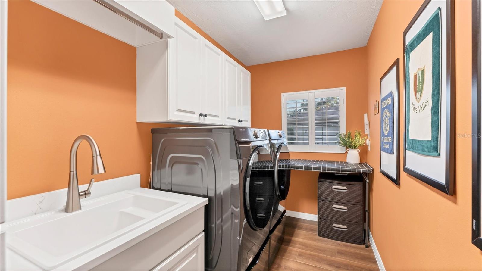 Listing photo id 15 for 7106 Pine Valley Street