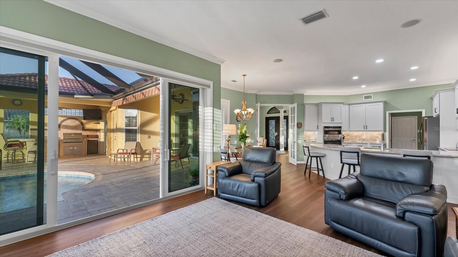 Listing photo id 16 for 7106 Pine Valley Street