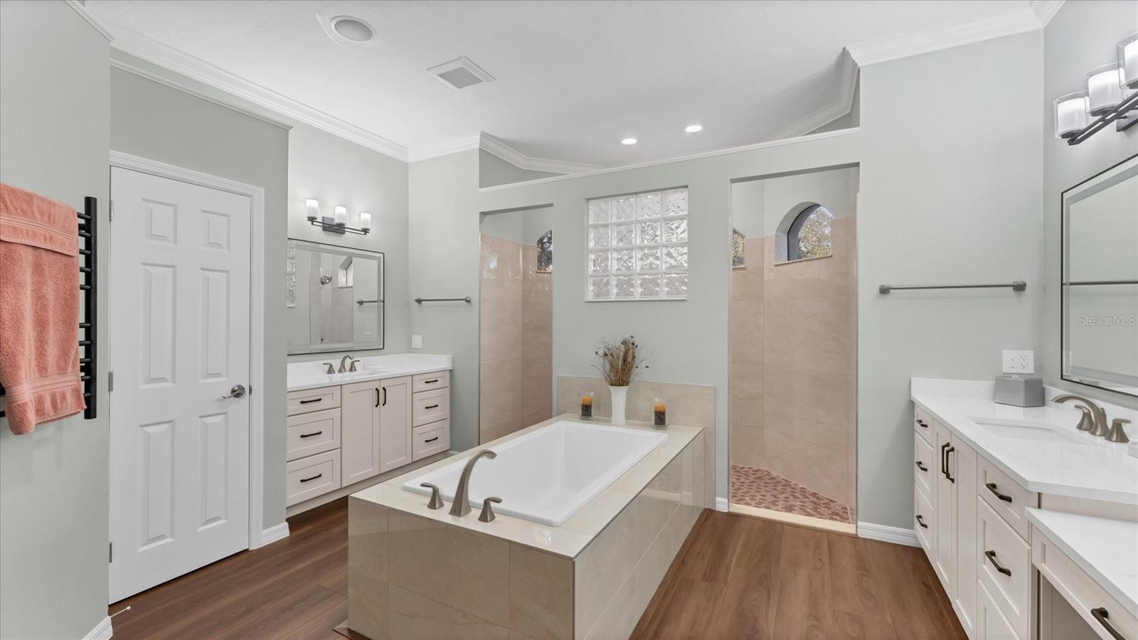 Listing photo id 24 for 7106 Pine Valley Street