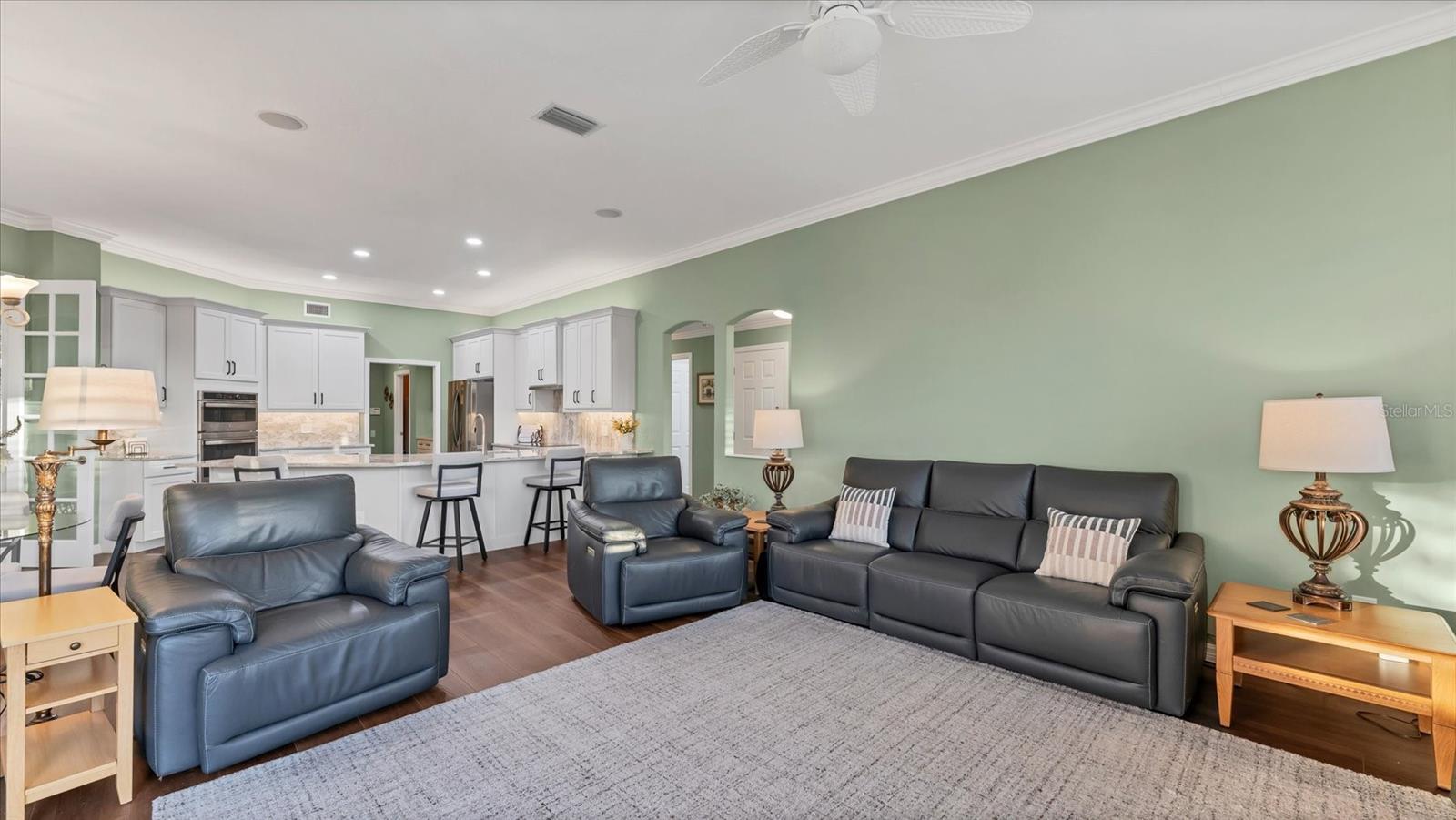 Listing photo id 26 for 7106 Pine Valley Street