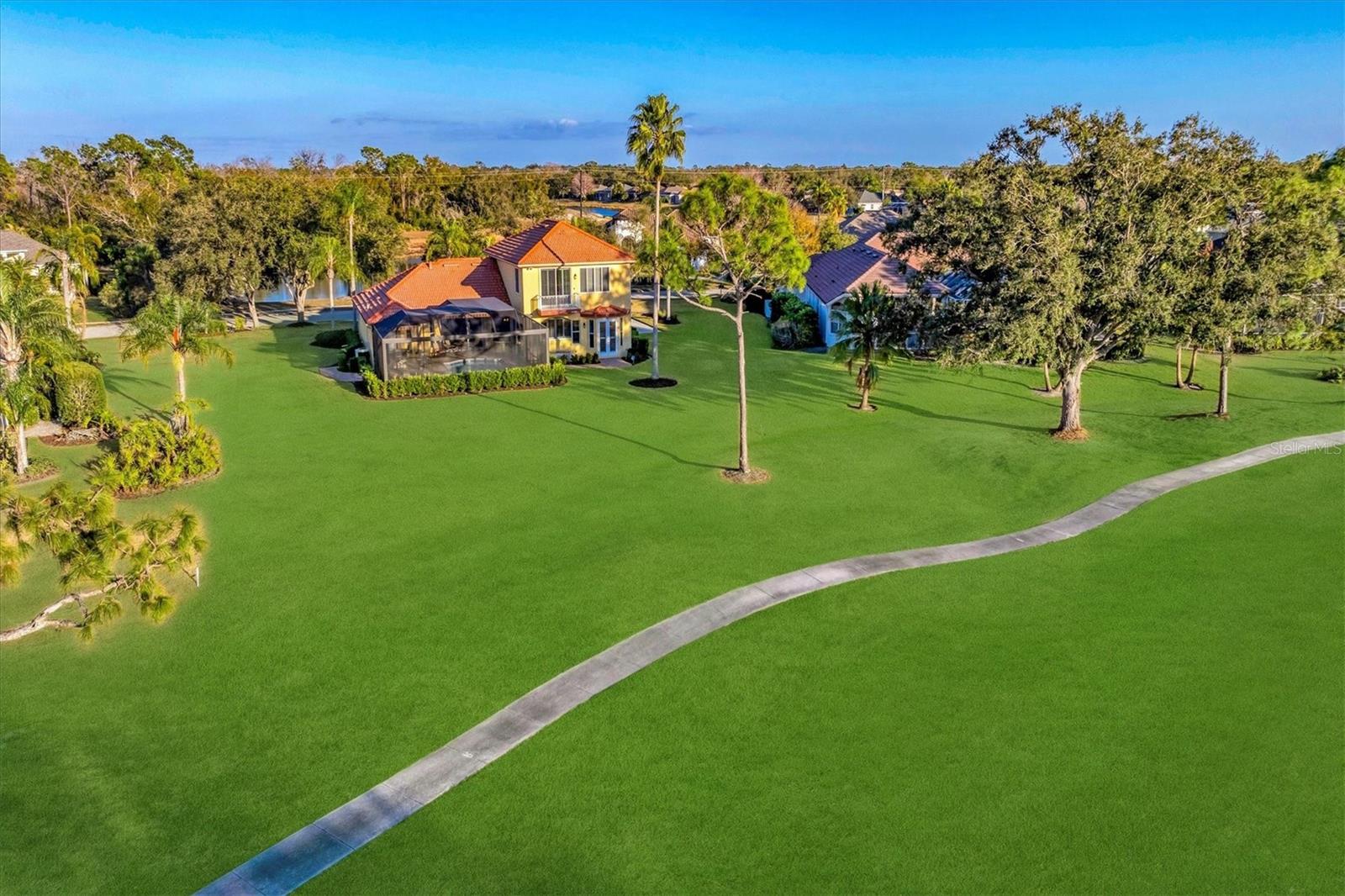 Listing photo id 1 for 7106 Pine Valley Street