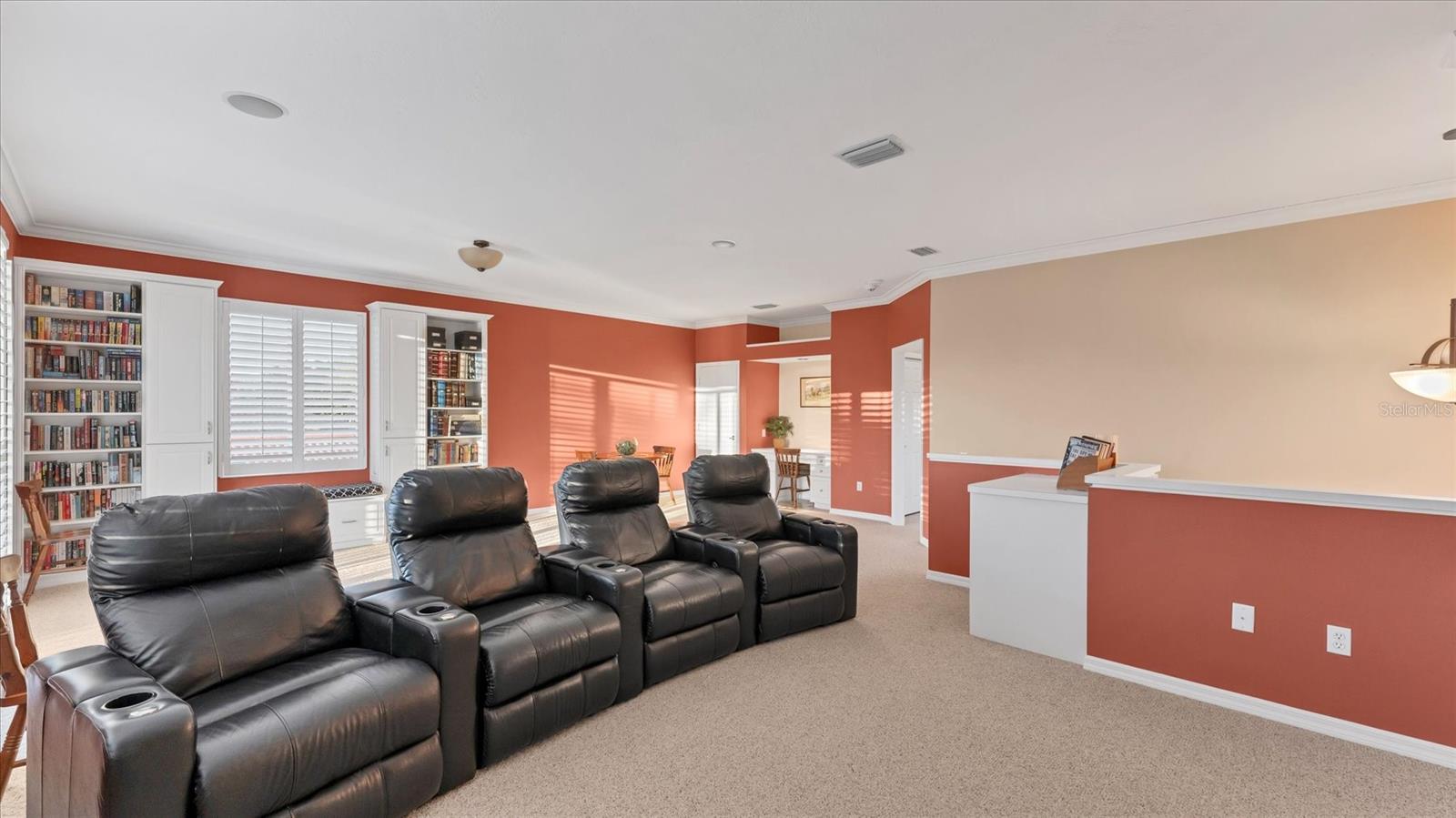 Listing photo id 34 for 7106 Pine Valley Street