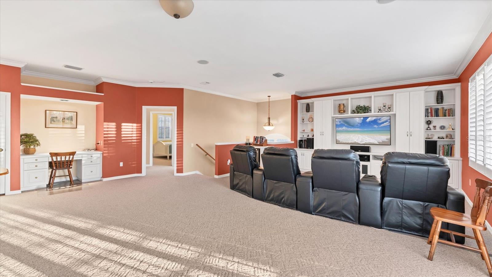 Listing photo id 35 for 7106 Pine Valley Street