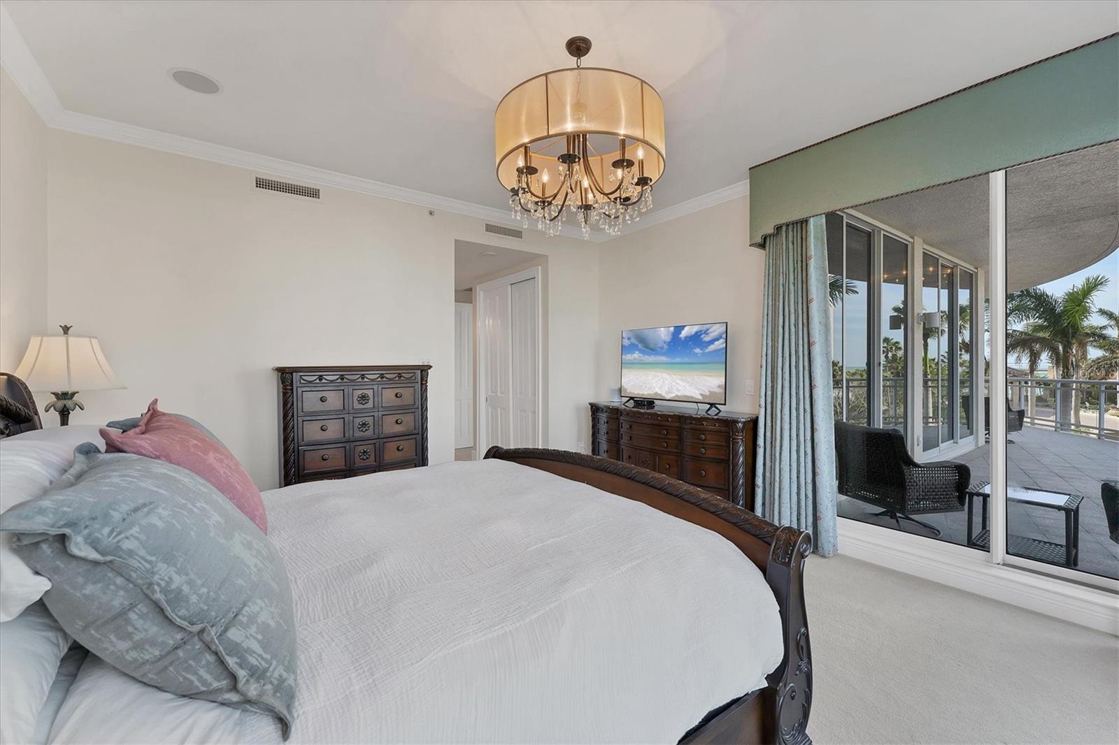 Image 33 of 84 For 1300 Benjamin Franklin Drive 304