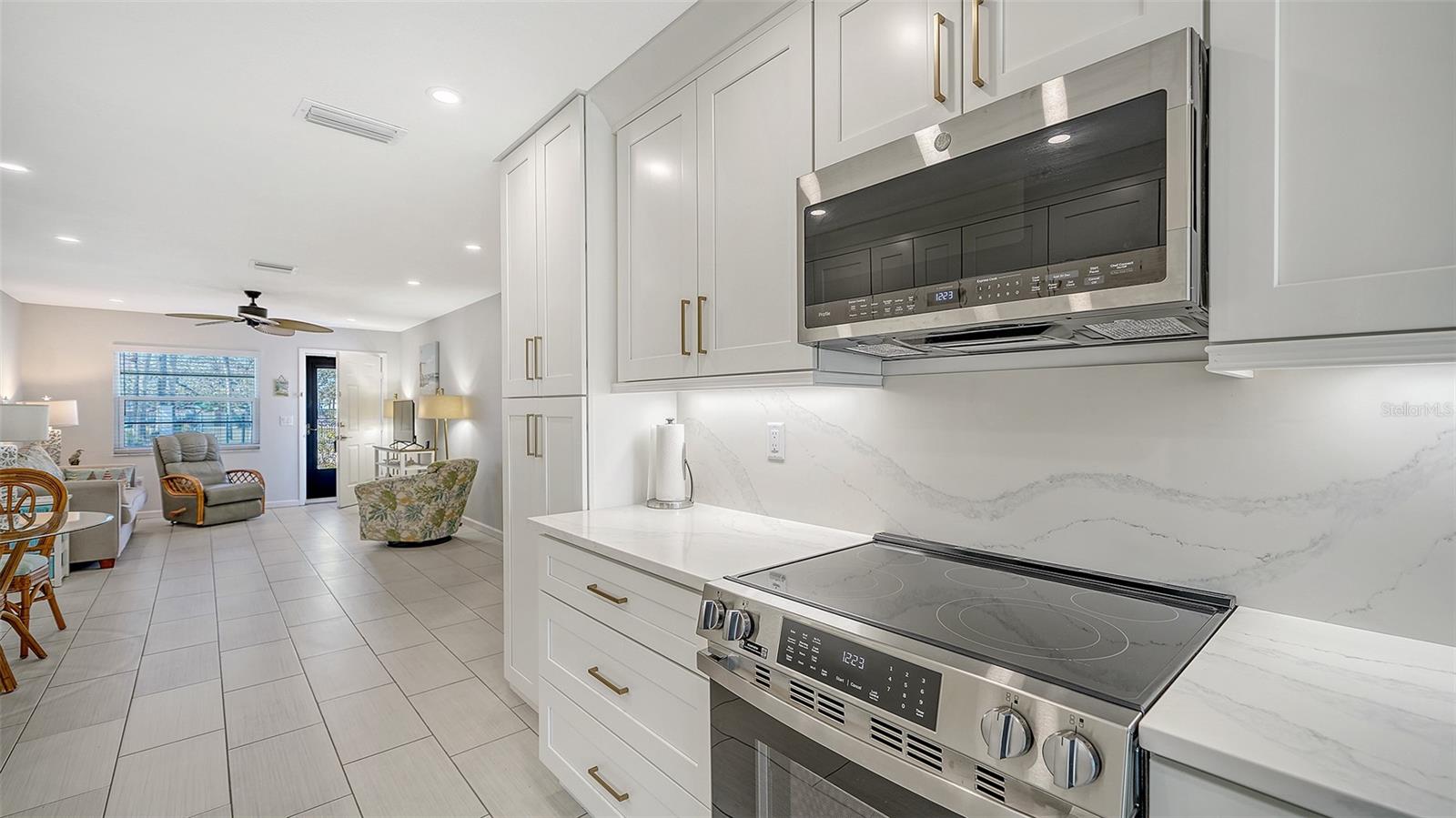 Image 10 of 47 For 100 Bayshore Road C