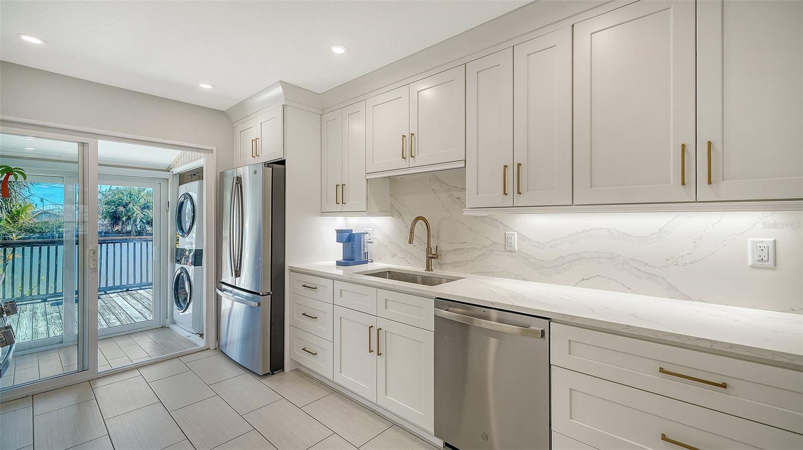 Image 11 of 47 For 100 Bayshore Road C